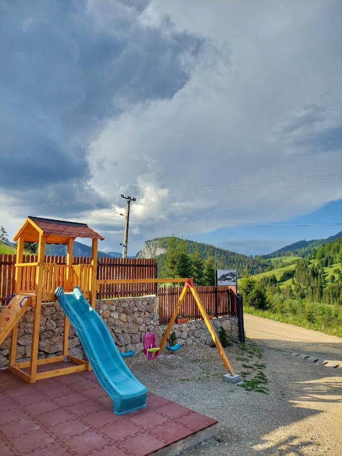 Pensiunea Hasmas Lacul Roşu Exterior foto